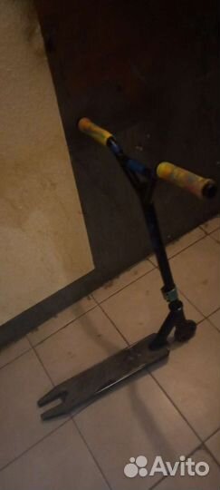 Трюковой самокат без заднего колеса