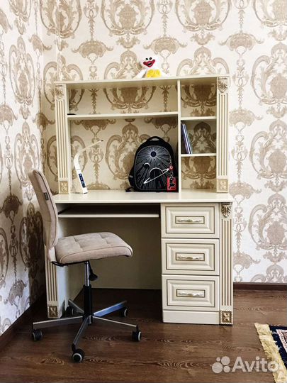 Письменный стол на одного