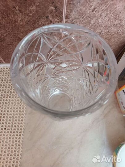 Большая хрустальная ваза для цветов