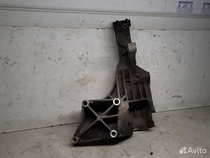 Кронштейн генератора VW Транспортер Т4 AJA ACV AEU