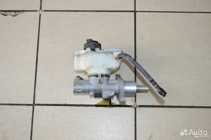 Главный тормозной цилиндр Volkswagen Touran 2