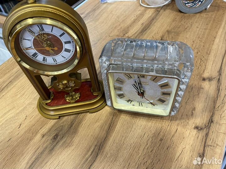 Часы настольные янтарь,маяк в хрусталь СССР