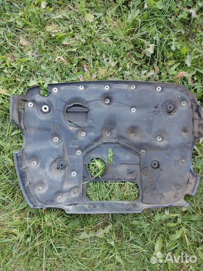 Крышка двигателя KIA sorento(1 поколение)