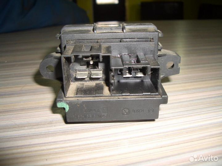 Резистор отопителя Opel Astra J 2010