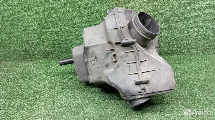 Корпус воздушного фильтра Audi A8 Левый