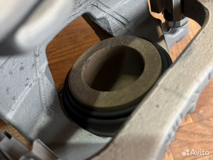 Суппорт тормозной Передний правый opel astra j