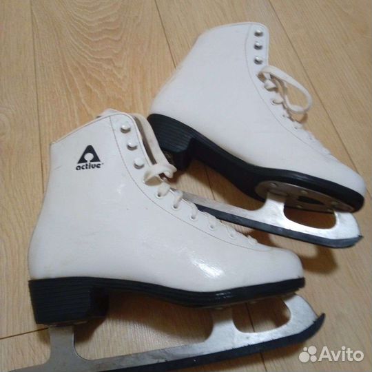 Коньки хоккейные