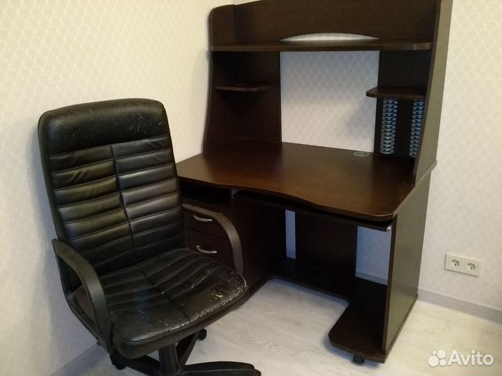 Компьютерный стол