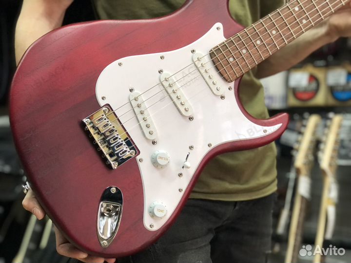 Электрогитара Cort красная новая + ремень
