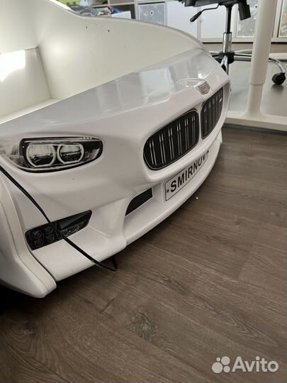 Кровать детская в виде машинки