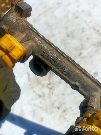 Топливная рампа Mitsubishi Space Wagon 1.8 1994