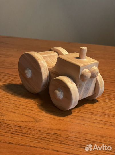 Трактор - деревянная игрушка