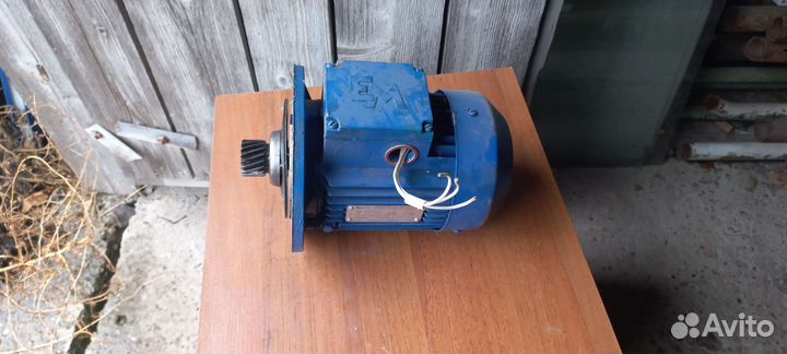 Двигатель асинхронный аир71В4У2