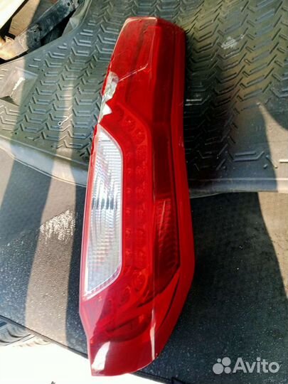 Задний правый фонарь Ниссан x-трейл 12год