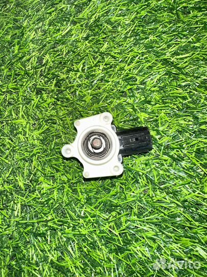 Датчик положения кузова Toyota 8940860030