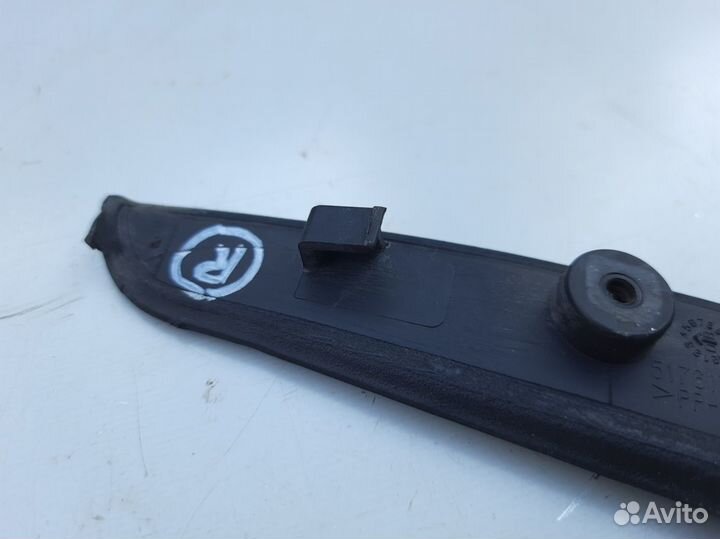 Накладка лобового стекла правая Fiat Punto 3