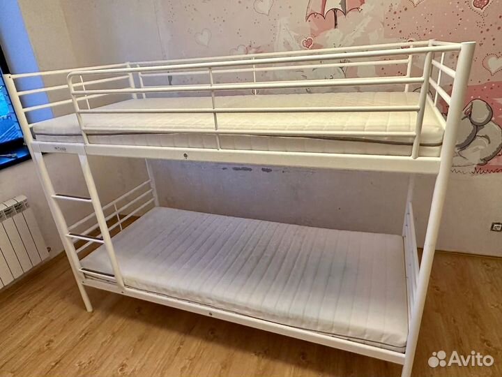 Двухъярусная кровать