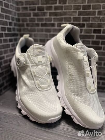 Кроссовки белые columbia