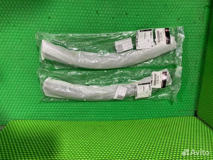 Накладка бампера передняя левая Mitsubishi