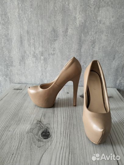 Туфли на высоком каблуке