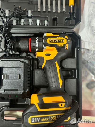 Шуруповерт аккамуляторный дрель DeWalt XR Li-Ion