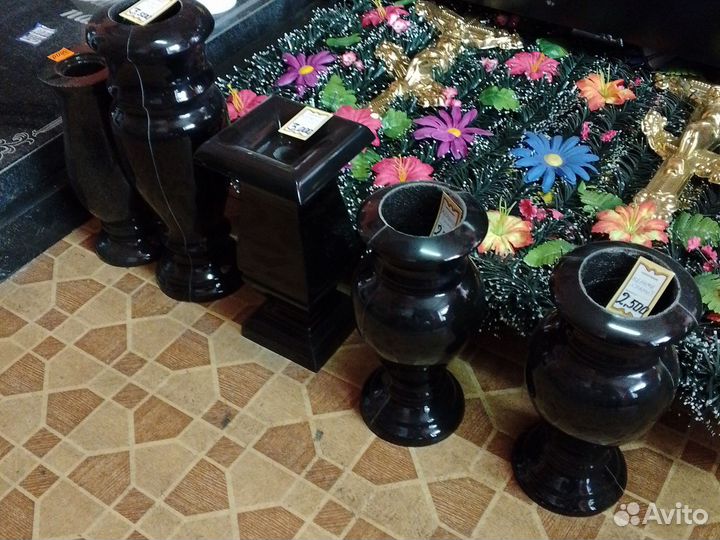 Ваза для цветов на кладбище