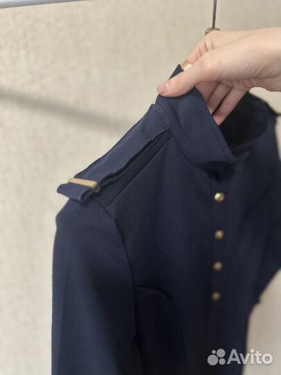 Элегантное платье в стиле милитари