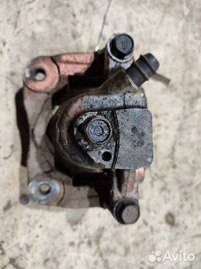 Суппорт задний правый Toyota Camry GSV40 2GR-FE