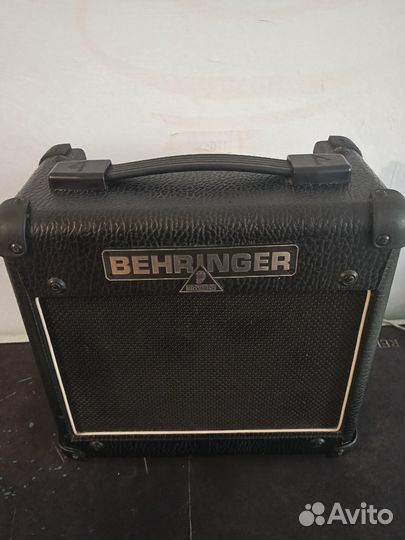 Ламповый комбоусилитель behringer