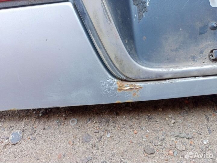 Крышка багажника на Nissan Sunny B14