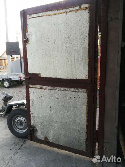 Ворота гаражные с дверью