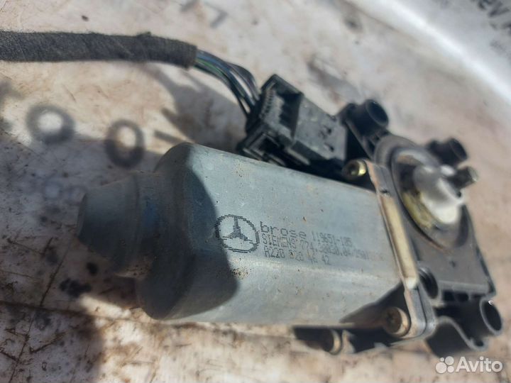 Моторчик стеклоподъемника левый Mercedes w203