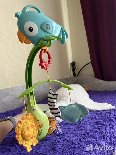 Игрушки (коврик для ползания, погремушки,мобиль)