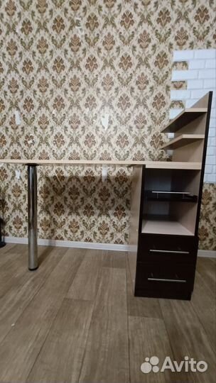 Маникюрный стол