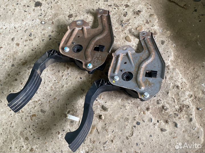 Педаль газа Renault Duster