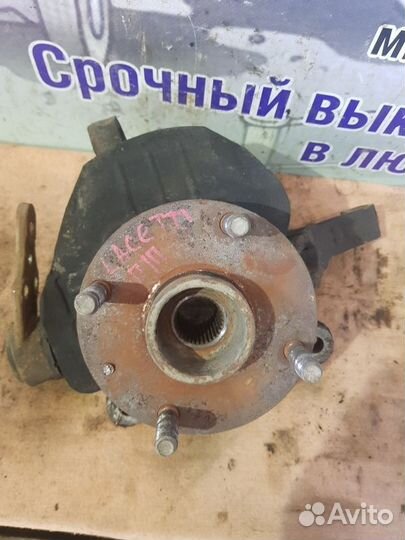 Кулак поворотный передний правый Chevrolet Lacetti