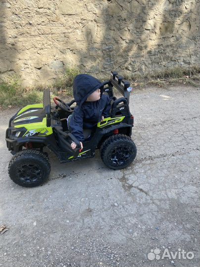 Детская машина на аккумуляторе с пультом