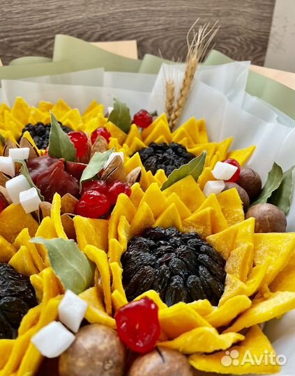 Букет из сухофруктов и орехов