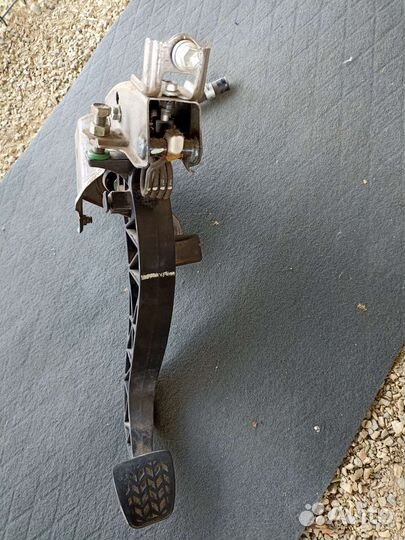 Педаль сцепления Toyota hiace