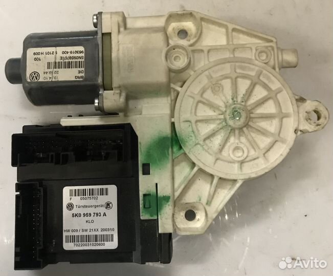 Моторчик стеклоподьемника на Тигуан