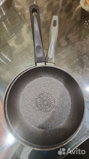 Набор кастрюль+ 2 сковородки