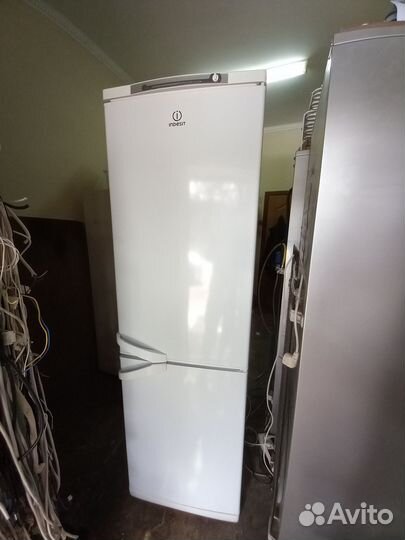 Холодильник indesit