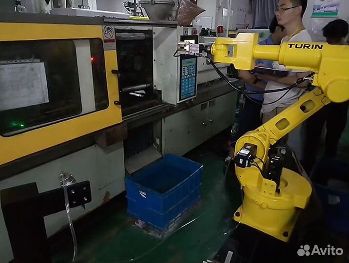 Промышленный робот для загрузки в станки