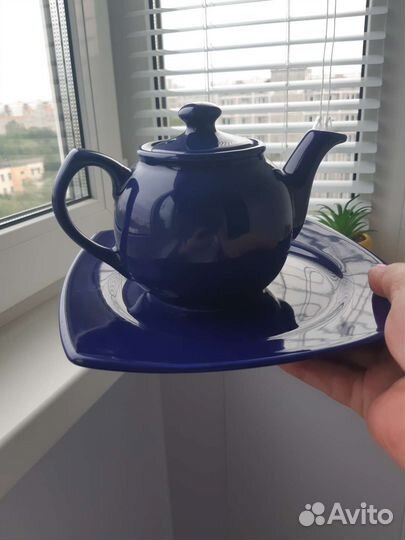 Керамический чайник с тарелкой