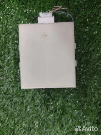 Блок управления дверьми Toyota Avensis T25 2004