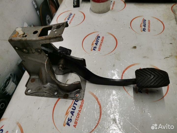 Педаль сцепления Dodge Caliber 1.8 EBA 2007