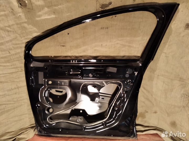 Дверь передняя правая Peugeot 5008