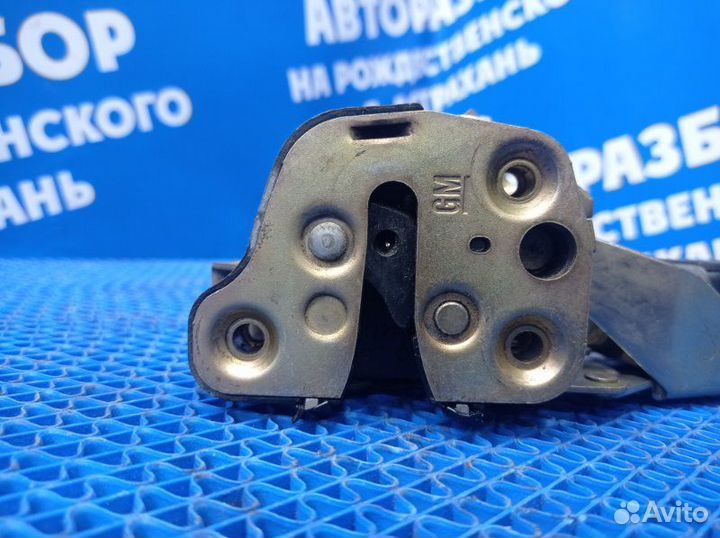 Задний правый замок двери Opel Vectra A седан 1992