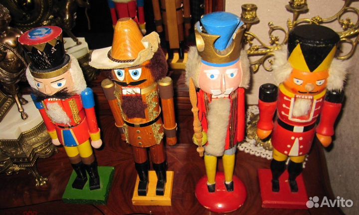 Кукла Щелкунчик. Дерево. Германия Высота 38 см