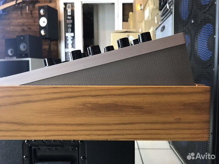 Синтезатор Moog One 8 Voice